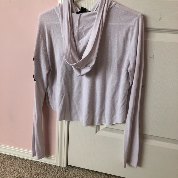 Sirens white crop top w/ rose flower print - Picture 3 of 4